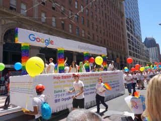 Mitarbeiter von Google auf der Parade von San Francisco Pride