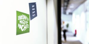 Postkarte mit der Aufschrift Zukunftsmöglichmacher