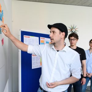 kreativarbeit in einem workshop