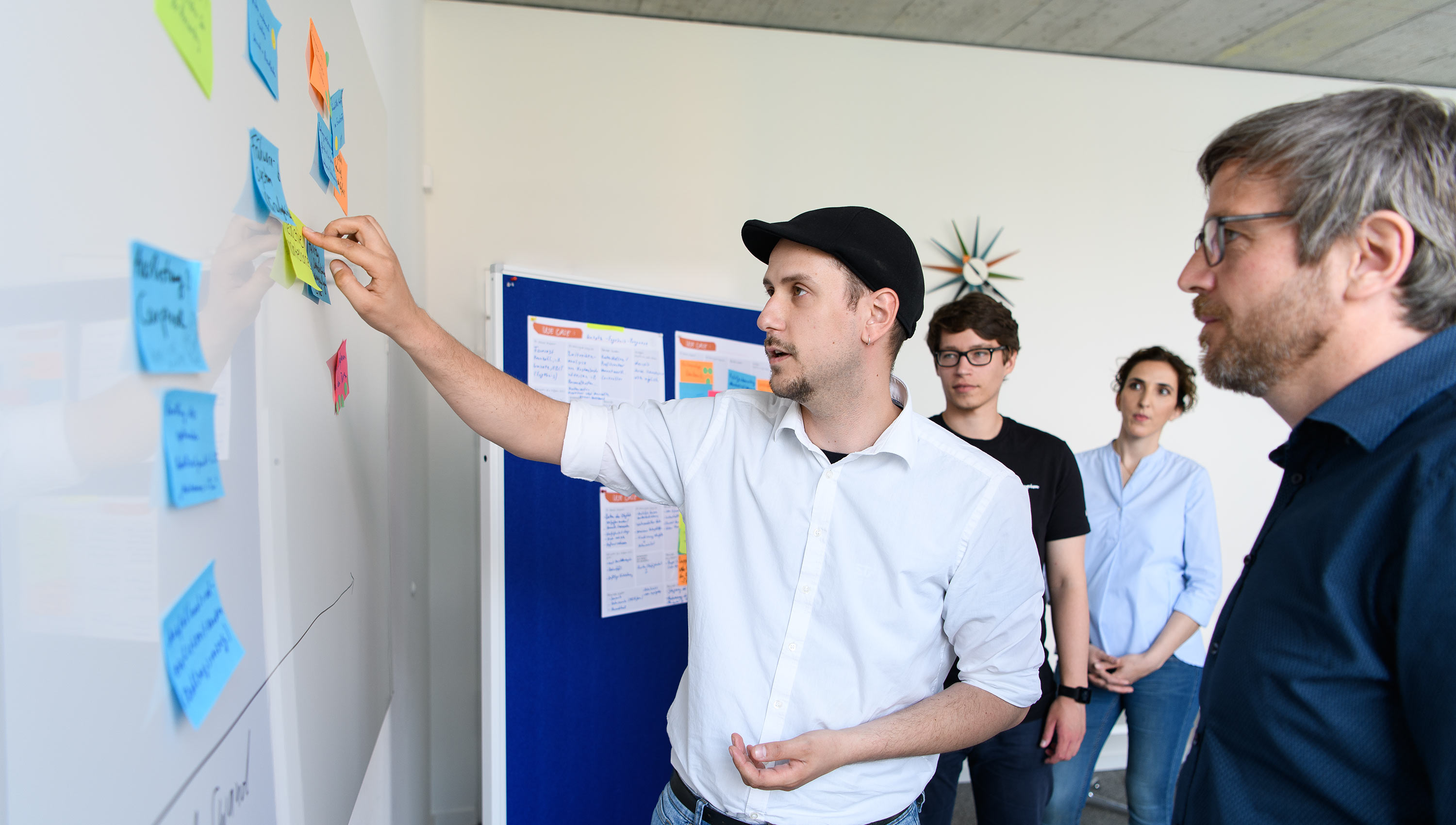 kreativarbeit in einem workshop