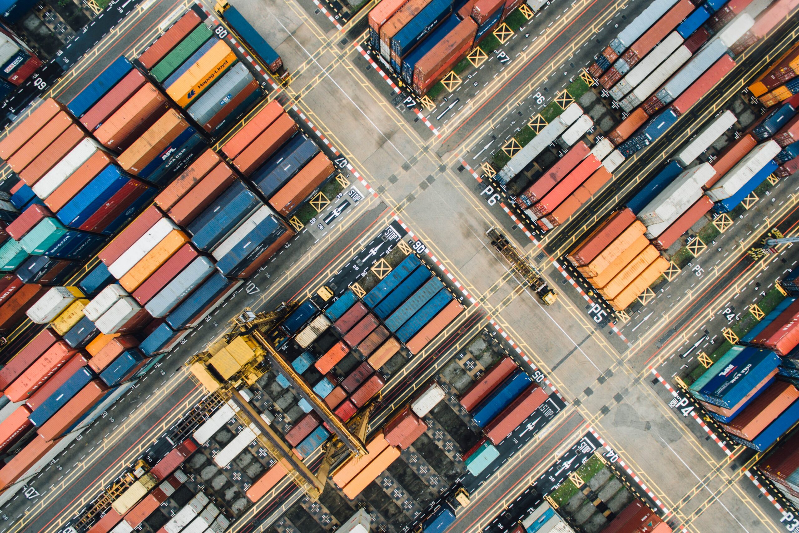 Logistik-Container-unsplash