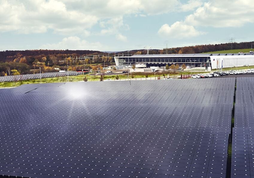 Solaranlage mit Produktionsstätte